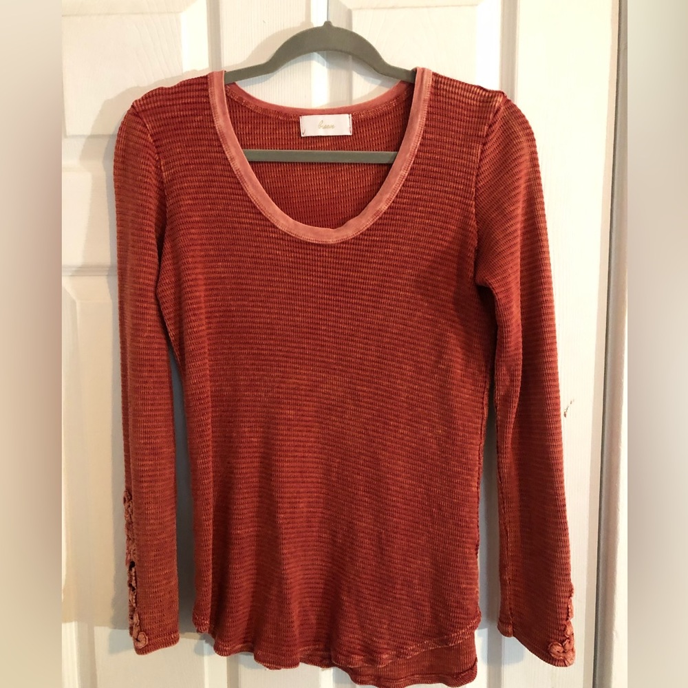 Braeve top with lace design on sleeves sz S